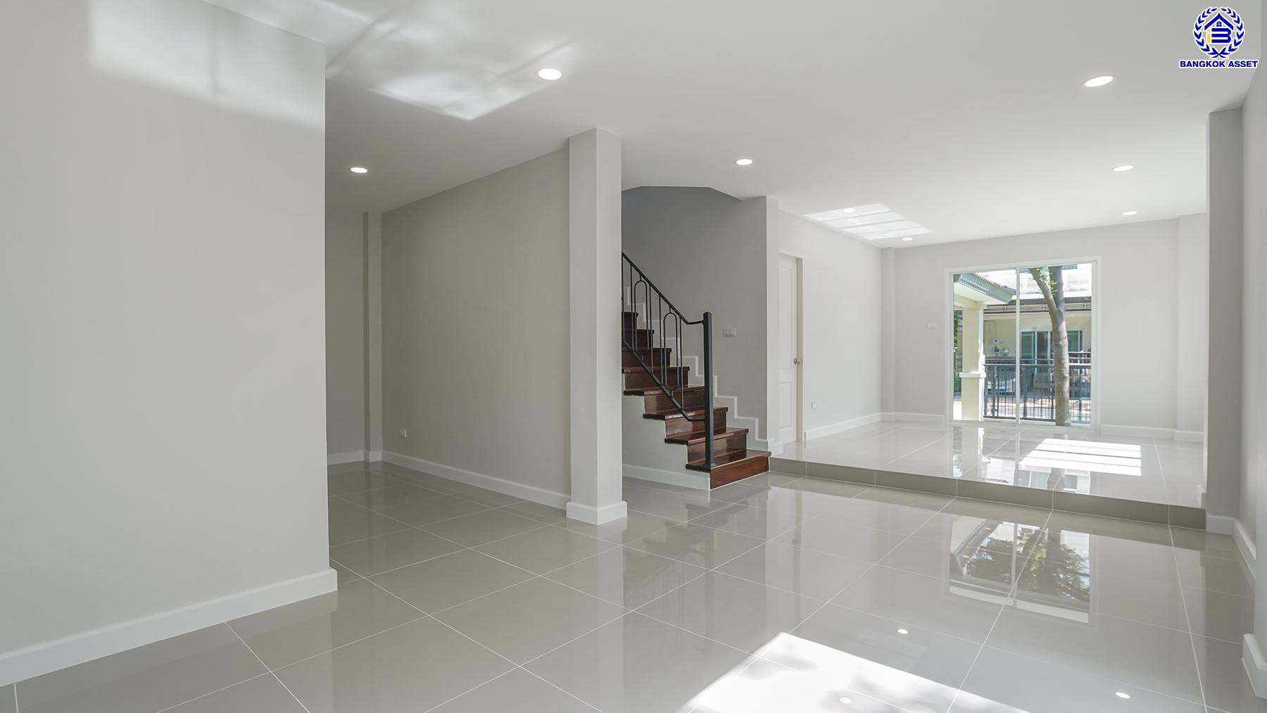 บ้านมือสองตกแต่งใหม่จาก Property Perfect โครงการ เพอร์เฟคเพลส พระราม5-ราชพฤกษ์ เนื้อที่ 68 ตร.ว. พื้นที่ใช้สอย 230.87 ตร.ม. ฟังก์ชัน 4 ห้องนอน 3 ห้องน้ำ 2 ที่จอดรถ พร้อม Facility ภายในโครงการครบครัน บนทำเลติดถนน ตอบโจทย์ทุกการใช้ชีวิตใจกลาง Community ชั้นนำมากมาย