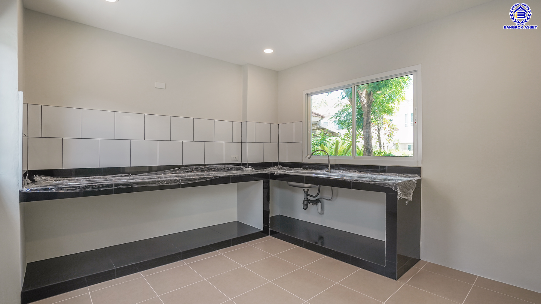 บ้านมือสองตกแต่งใหม่จาก Property Perfect โครงการ เพอร์เฟคเพลส พระราม5-ราชพฤกษ์ เนื้อที่ 68 ตร.ว. พื้นที่ใช้สอย 230.87 ตร.ม. ฟังก์ชัน 4 ห้องนอน 3 ห้องน้ำ 2 ที่จอดรถ พร้อม Facility ภายในโครงการครบครัน บนทำเลติดถนน ตอบโจทย์ทุกการใช้ชีวิตใจกลาง Community ชั้นนำมากมาย