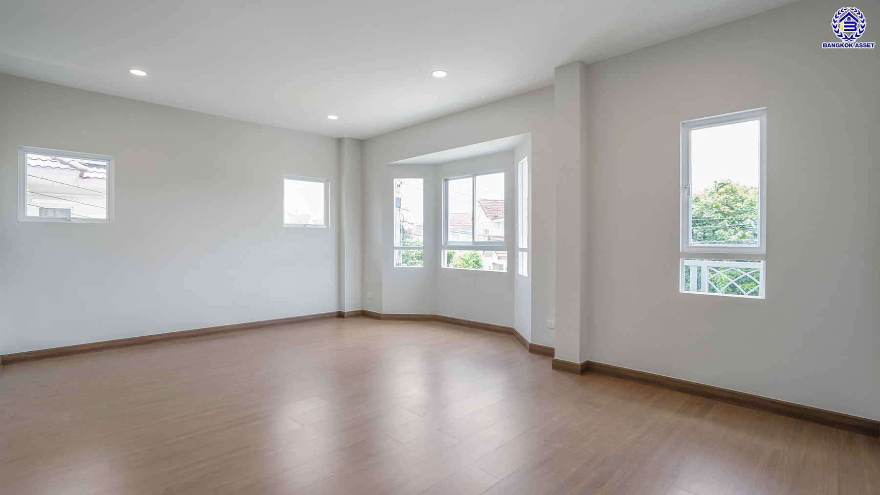 บ้านมือสองตกแต่งใหม่ โครงการ มณีรินทร์พาร์ค รัตนาธิเบศร์-ท่าอิฐ จากแบรนด์ Property Perfect เนื้อที่ 81.3 ตร.ว. พื้นที่ใช้สอย 239.35 ตร.ม. ฟังก์ชัน 4 ห้องนอน 3 ห้องน้ำ จอดรถได้ 2 คัน บนทำเลศักยภาพ เชื่อมต่อทั้ง ถนนรัตนาธิเบศร์ และถนนราชพฤกษ์ ใจกลาง 2 เซ็นทรัลฯ ใกล้ทางด่วน "งามวงศ์วาน" และรถไฟฟ้าสายสีม่วง "สถานีบางรักน้อยท่าอิฐ"