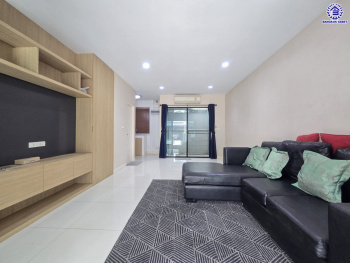 ทาวน์โฮม 3 ชั้นมือสองนนทบุรี โครงการ บ้านกลางเมือง รัตนาธิเบศร์ เนื้อที่ 18.1 ตร.ว. พื้นที่ใช้สอย 149 ตร.ม. ฟังก์ชัน 3 ห้องนอน 3 ห้องน้ำ 2 ที่จอดรถ พร้อมแถมฟรี! เครื่องปรับอากาศ, เครื่องทำน้ำอุ่น บนทำเลชื่อมต่อถนนรัตนาธิเบศร์, ถนนติวานนท์ ใกล้รถไฟฟ้าสายสีม่วง "สถานีแยกนนทบุรี 1" และใกล้จุดขึ้นทางด่วน "ศรีรัช"