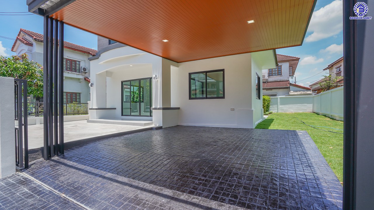 บ้านมือสองตกแต่งใหม่ คุณภาพแบรนด์ LH โครงการ ชลลดา บางบัวทอง เนื้อที่ 78.4 ตร.ว. พื้นที่ใช้สอย 271.9 ตร.ม. ตกแต่งหรูหรา ฟังก์ชันจัดเต็ม 4 ห้องนอน 3 ห้องน้ำ จอดรถได้ 2 คัน พร้อม Facilities ครบ! บนทำเลคุณภาพ เชื่อมต่อได้หลายเส้นทาง ใกล้เซ็นทรัลเวสต์เกต และรถไฟฟ้าสายสีม่วง "สถานีบางพลู"