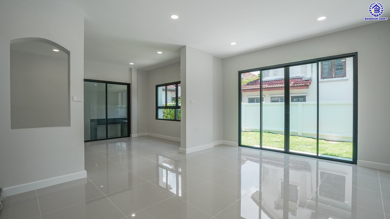 บ้านมือสองตกแต่งใหม่ คุณภาพแบรนด์ LH โครงการ ชลลดา บางบัวทอง เนื้อที่ 78.4 ตร.ว. พื้นที่ใช้สอย 271.9 ตร.ม. ตกแต่งหรูหรา ฟังก์ชันจัดเต็ม 4 ห้องนอน 3 ห้องน้ำ จอดรถได้ 2 คัน พร้อม Facilities ครบ! บนทำเลคุณภาพ เชื่อมต่อได้หลายเส้นทาง ใกล้เซ็นทรัลเวสต์เกต และรถไฟฟ้าสายสีม่วง "สถานีบางพลู"