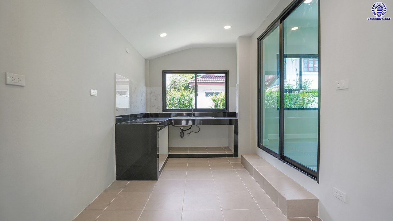 บ้านมือสองตกแต่งใหม่ คุณภาพแบรนด์ LH โครงการ ชลลดา บางบัวทอง เนื้อที่ 78.4 ตร.ว. พื้นที่ใช้สอย 271.9 ตร.ม. ตกแต่งหรูหรา ฟังก์ชันจัดเต็ม 4 ห้องนอน 3 ห้องน้ำ จอดรถได้ 2 คัน พร้อม Facilities ครบ! บนทำเลคุณภาพ เชื่อมต่อได้หลายเส้นทาง ใกล้เซ็นทรัลเวสต์เกต และรถไฟฟ้าสายสีม่วง "สถานีบางพลู"