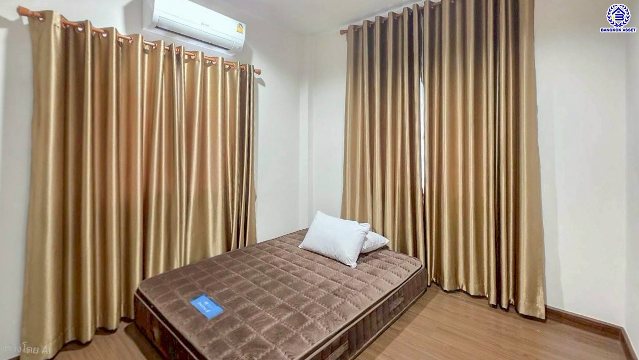 บ้านแฝดมือสองนนทบุรี โครงการ ลลิล อินเดอะพาร์ค วงแหวนฯ-รัตนาธิเบศร์ เนื้อที่ 39.90 ตร.ว. พื้นที่ใช้สอย 115.37 ตร.ม. ฟังก์ชัน 3 ห้องนอน 2 ห้องน้ำ 1 ที่จอดรถ บนทำเลเดินทางสะดวก เชื่อมต่อถนนกาญจนาภิเษก, ถนนรัตนาธิเบศร์ ใกล้รถไฟฟ้าสายสีม่วง "สถานีตลาดบางใหญ่" และใกล้จุดขึ้นมอเตอร์เวย์M81 "บางใหญ่ - กาญจนบุรี"