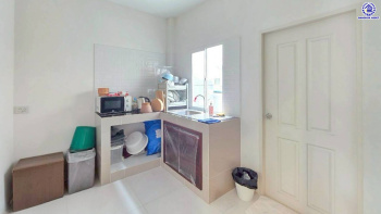 บ้านแฝดมือสองนนทบุรี โครงการ ลลิล อินเดอะพาร์ค วงแหวนฯ-รัตนาธิเบศร์ เนื้อที่ 39.90 ตร.ว. พื้นที่ใช้สอย 115.37 ตร.ม. ฟังก์ชัน 3 ห้องนอน 2 ห้องน้ำ 1 ที่จอดรถ บนทำเลเดินทางสะดวก เชื่อมต่อถนนกาญจนาภิเษก, ถนนรัตนาธิเบศร์ ใกล้รถไฟฟ้าสายสีม่วง "สถานีตลาดบางใหญ่" และใกล้จุดขึ้นมอเตอร์เวย์M81 "บางใหญ่ - กาญจนบุรี"