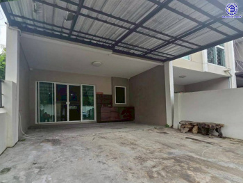 ทาวน์โฮม 3 ชั้นมือสอง โครงการ ซิกเนเจอร์ รามอินทรา109 หลังมุม เนื้อที่ 20.20 ตร.ว. พื้นที่ใช้สอย 141 ตร.ม. ฟังก์ชัน 3 ห้องนอน 3 ห้องน้ำ 2 ที่จอดรถ พร้อมเข้าอยู่ บนทำเลเดินทางสะดวก เชื่อมต่อถนนเลียบคลองสอง ถนนหทัยราษฎร์ ถนนปัญญาอินทรา ใกล้รถไฟฟ้าสายสีชมพู "สถานีบางชัน" และจุดขึ้นทางด่วน "วงแหวนกาญจนาภิเษก"