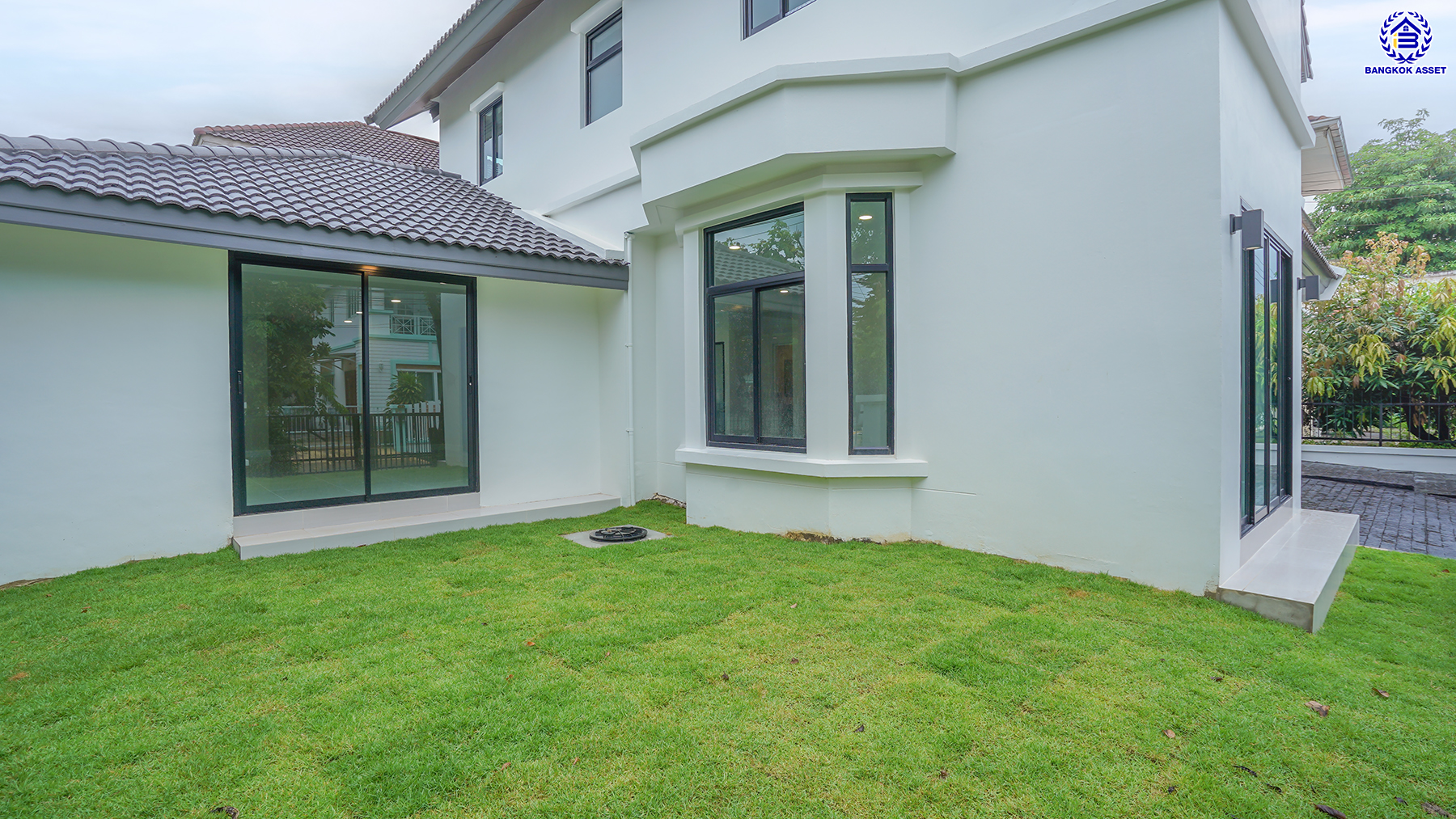 บ้านมือสองตกแต่งใหม่ แบรนด์ Q.House โครงการ วรารมย์ เพชรเกษม69 หลังมุม เนื้อที่ 67.7 ตร.ว. พื้นที่ใช้สอย 201.1 ตร.ม. รองรับทุกความสุขของทุกคนในครอบครัวด้วยฟังก์ชัน 4 ห้องนอน 4 ห้องน้ำ จอดรถได้ 2 คัน ทำเลใกล้ The Mall บางแค และเชื่อมต่อ ถนนกาญจนาฯ ถนนบางบอน และถนนพุทธมณฑลสาย3