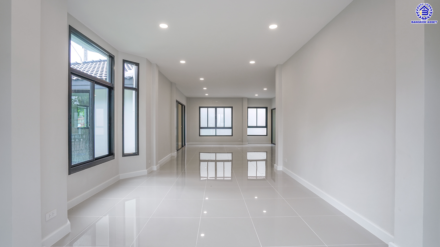 บ้านมือสองตกแต่งใหม่ แบรนด์ Q.House โครงการ วรารมย์ เพชรเกษม69 หลังมุม เนื้อที่ 67.7 ตร.ว. พื้นที่ใช้สอย 201.1 ตร.ม. รองรับทุกความสุขของทุกคนในครอบครัวด้วยฟังก์ชัน 4 ห้องนอน 4 ห้องน้ำ จอดรถได้ 2 คัน ทำเลใกล้ The Mall บางแค และเชื่อมต่อ ถนนกาญจนาฯ ถนนบางบอน และถนนพุทธมณฑลสาย3