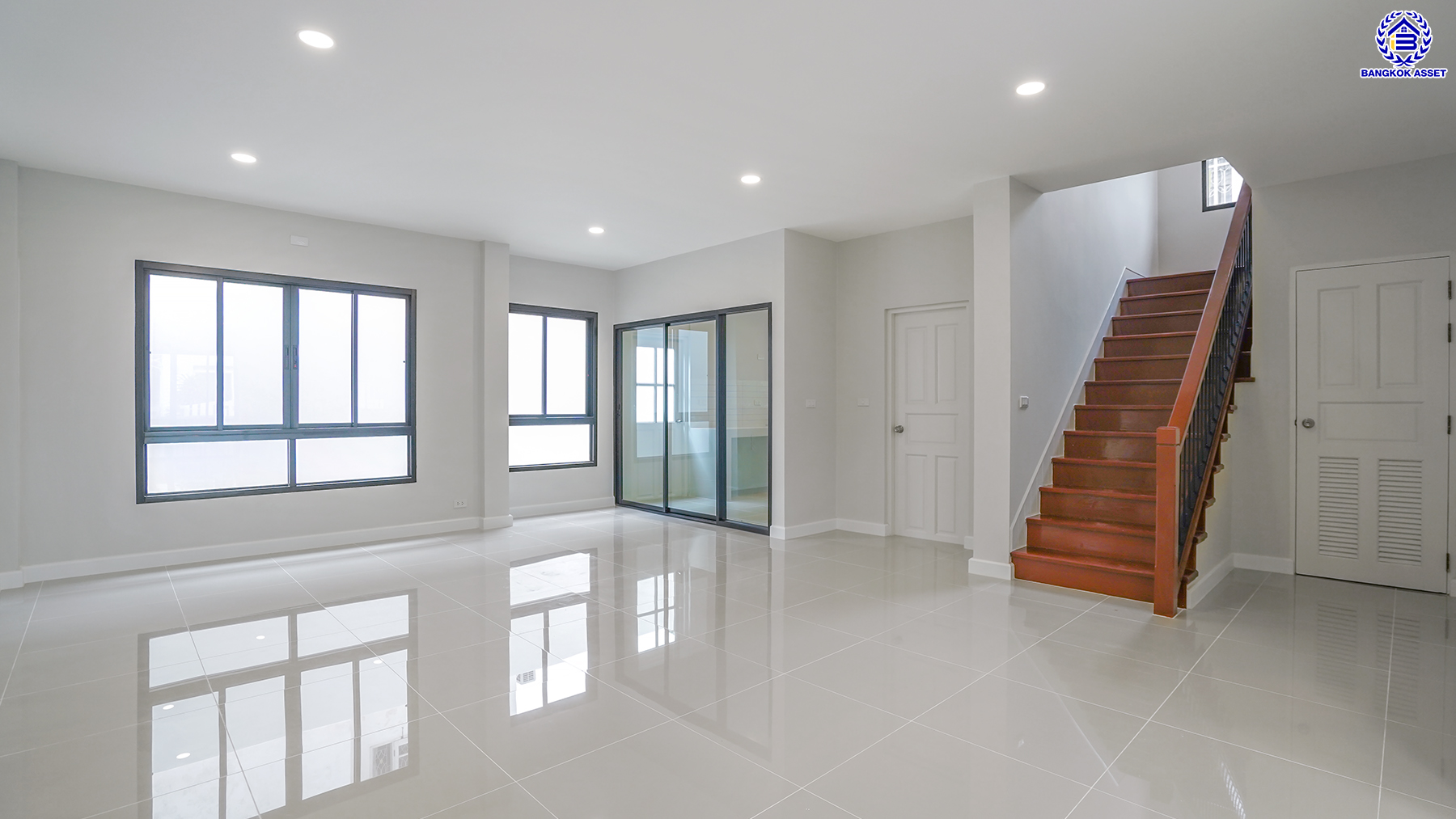 บ้านมือสองตกแต่งใหม่ แบรนด์ Q.House โครงการ วรารมย์ เพชรเกษม69 หลังมุม เนื้อที่ 67.7 ตร.ว. พื้นที่ใช้สอย 201.1 ตร.ม. รองรับทุกความสุขของทุกคนในครอบครัวด้วยฟังก์ชัน 4 ห้องนอน 4 ห้องน้ำ จอดรถได้ 2 คัน ทำเลใกล้ The Mall บางแค และเชื่อมต่อ ถนนกาญจนาฯ ถนนบางบอน และถนนพุทธมณฑลสาย3