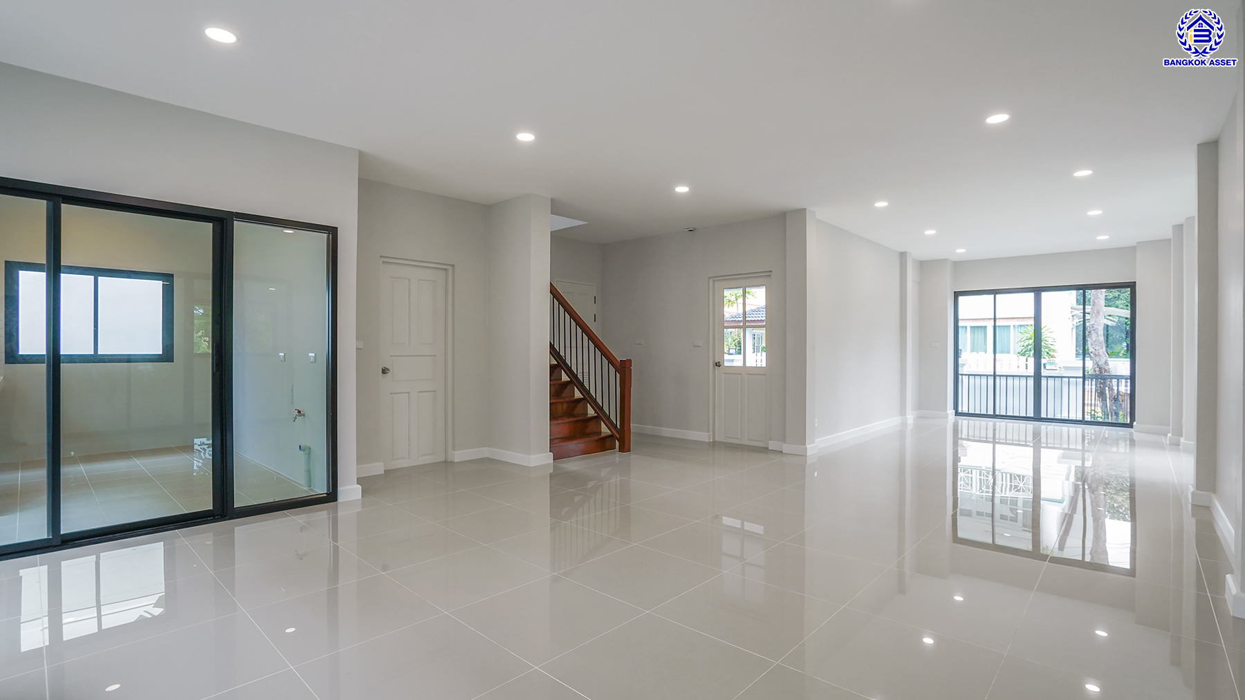 บ้านมือสองตกแต่งใหม่ แบรนด์ Q.House โครงการ วรารมย์ เพชรเกษม69 หลังมุม เนื้อที่ 67.7 ตร.ว. พื้นที่ใช้สอย 201.1 ตร.ม. รองรับทุกความสุขของทุกคนในครอบครัวด้วยฟังก์ชัน 4 ห้องนอน 4 ห้องน้ำ จอดรถได้ 2 คัน ทำเลใกล้ The Mall บางแค และเชื่อมต่อ ถนนกาญจนาฯ ถนนบางบอน และถนนพุทธมณฑลสาย3