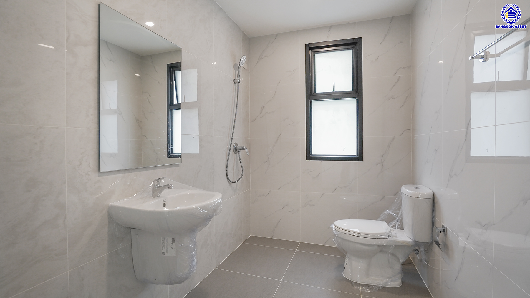 บ้านมือสองตกแต่งใหม่ แบรนด์ Q.House โครงการ วรารมย์ เพชรเกษม69 หลังมุม เนื้อที่ 67.7 ตร.ว. พื้นที่ใช้สอย 201.1 ตร.ม. รองรับทุกความสุขของทุกคนในครอบครัวด้วยฟังก์ชัน 4 ห้องนอน 4 ห้องน้ำ จอดรถได้ 2 คัน ทำเลใกล้ The Mall บางแค และเชื่อมต่อ ถนนกาญจนาฯ ถนนบางบอน และถนนพุทธมณฑลสาย3