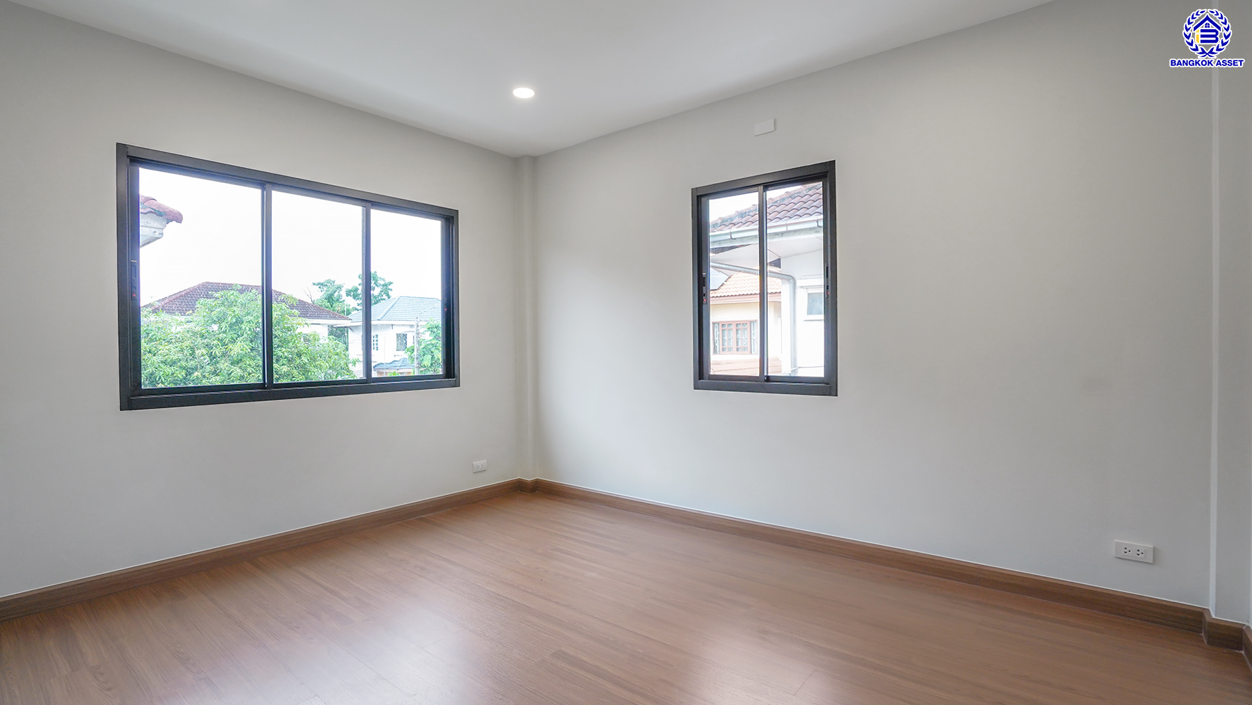 บ้านมือสองตกแต่งใหม่ แบรนด์ Q.House โครงการ วรารมย์ เพชรเกษม69 หลังมุม เนื้อที่ 67.7 ตร.ว. พื้นที่ใช้สอย 201.1 ตร.ม. รองรับทุกความสุขของทุกคนในครอบครัวด้วยฟังก์ชัน 4 ห้องนอน 4 ห้องน้ำ จอดรถได้ 2 คัน ทำเลใกล้ The Mall บางแค และเชื่อมต่อ ถนนกาญจนาฯ ถนนบางบอน และถนนพุทธมณฑลสาย3