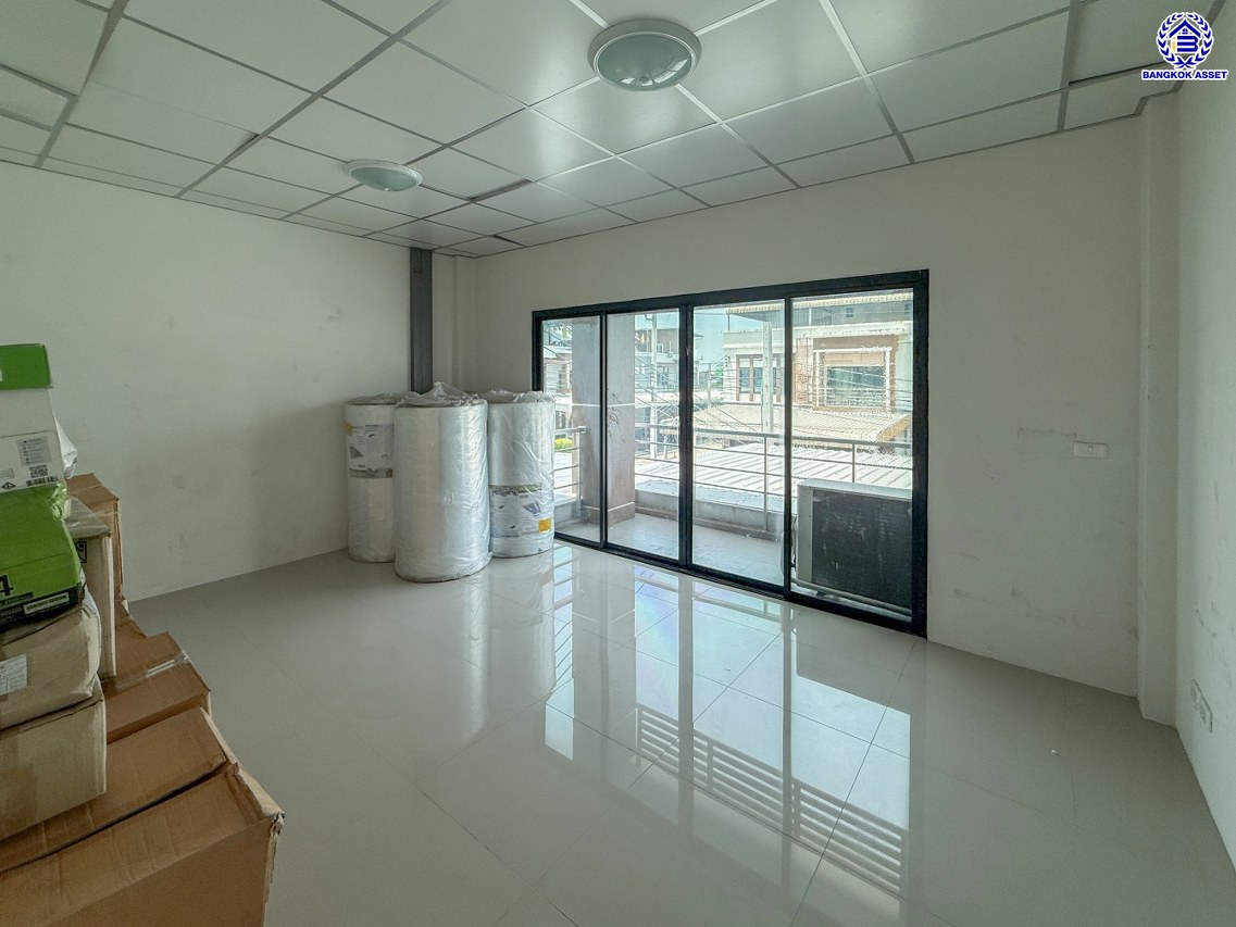 โรงงานมือสองสมุทรปราการ โครงการ ทรัพย์ทวี โฮมแฟคทอรี่3 สุขสวัสดิ์ เนื้อที่ 317.30 ตร.ว. พื้นที่ใช้สอย 1000 ตร.ม. จอดรถได้ 10 คัน บนทำเลเดินทางสะดวก เชื่อมต่อถนนสุขสวัสดิ์ ถนนกาญจณาภิเษก ใกล้โรบินสัน สมุทรปราการ และจุดขึ้นทางด่วน "สุขสวัสดิ์"