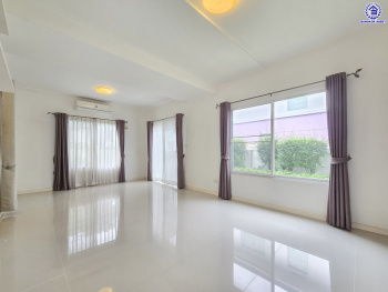 บ้านเดี่ยวมือสองนนทบุรี โครงการ พฤกษ์ลดา บางใหญ่2 เนื้อที่ 50 ตร.ว. พื้นที่ใช้สอย 113 ตร.ม. ฟังก์ชัน 3 ห้องนอน 2 ห้องน้ำ 2 ที่จอดรถ ทำเลเดินทางสะดวก เชื่อมต่อถนนกาญจนาภิเษก ถนนคลองถนน ถนนแก้วอินทร์ ใกล้ห้างสรรพสินค้าเซ็นทรัล เวสต์เกต รถไฟฟ้าสายสีม่วง "สถานีคลองบางไผ่" และจุดขึ้นมอเตอร์เวย์M81 "บางใหญ่ - กาญจนบุรี"