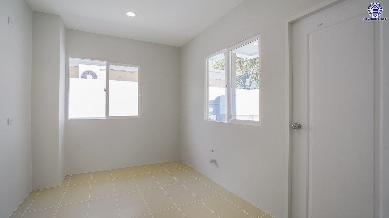 บ้านมือสองตกแต่งใหม่ โครงการ ศุภาลัย พุทธมณฑลสาย1 เนื้อที่ 80 ตร.ว. พื้นที่ใช้สอย 285.38 ตร.ม. ฟังก์ชัน 4 ห้องนอน 3 ห้องน้ำ จอดรถได้ 2 คัน บนทำเลเดินทางสะดวก ติดถนนพุทธมณฑลสาย1 เชื่อมต่อถนนบรมราชชนนี ใกล้ทางด่วน "คู่ขนานลอยฟ้าบรมราชชนนี" และเซ็นทรัล ปิ่นเกล้า