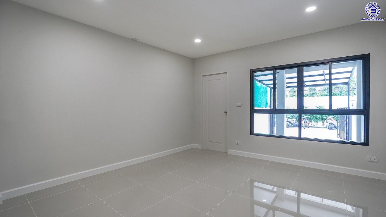 บ้านมือสองตกแต่งใหม่ ทำเลใจกลางเมือง โครงการ Nova Home สุคนธสวัสดิ์​2 ทาวน์โฮม 3 ชั้น เนื้อที่ 24.8 ตร.ว. พื้นที่ใช้สอย 208.08 ตร.ม. ฟังก์ชัน 4 ห้องนอน 4 ห้องน้ำ เชื่อมต่อทั้งถนนประดิษฐ์มนูธรรม, ถนนนาคนิวาส, ประเสริฐมนูกิจ ใกล้ทางด่วน "ฉลองรัช" และรถไฟฟ้าสายสีเหลือง "สถานีลาดพร้าว"