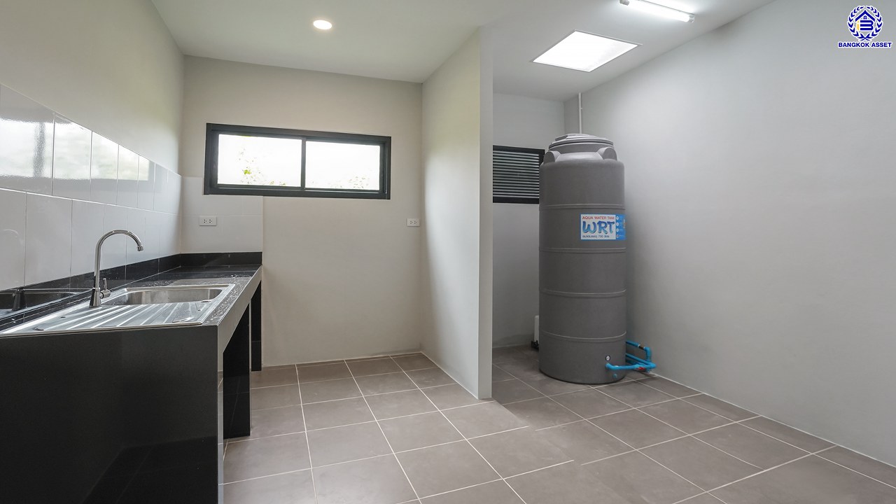 บ้านมือสองตกแต่งใหม่ ทำเลใจกลางเมือง โครงการ Nova Home สุคนธสวัสดิ์​2 ทาวน์โฮม 3 ชั้น เนื้อที่ 24.8 ตร.ว. พื้นที่ใช้สอย 208.08 ตร.ม. ฟังก์ชัน 4 ห้องนอน 4 ห้องน้ำ เชื่อมต่อทั้งถนนประดิษฐ์มนูธรรม, ถนนนาคนิวาส, ประเสริฐมนูกิจ ใกล้ทางด่วน "ฉลองรัช" และรถไฟฟ้าสายสีเหลือง "สถานีลาดพร้าว"