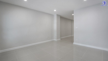 บ้านมือสองตกแต่งใหม่ ทำเลใจกลางเมือง โครงการ Nova Home สุคนธสวัสดิ์​2 ทาวน์โฮม 3 ชั้น เนื้อที่ 24.8 ตร.ว. พื้นที่ใช้สอย 208.08 ตร.ม. ฟังก์ชัน 4 ห้องนอน 4 ห้องน้ำ เชื่อมต่อทั้งถนนประดิษฐ์มนูธรรม, ถนนนาคนิวาส, ประเสริฐมนูกิจ ใกล้ทางด่วน "ฉลองรัช" และรถไฟฟ้าสายสีเหลือง "สถานีลาดพร้าว"