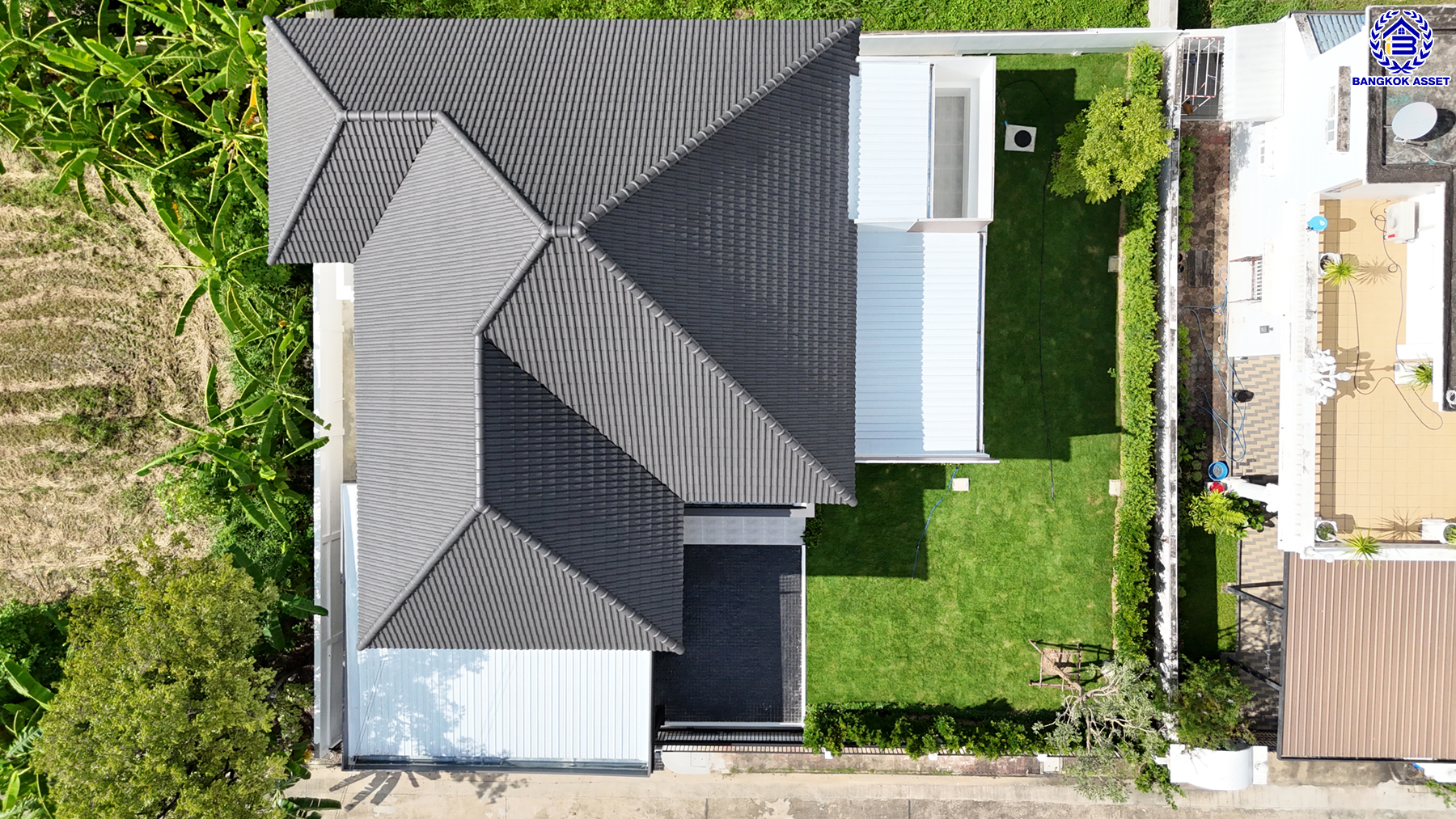 บ้านมือสองตกแต่งใหม่ โครงการ กฤษดานคร20 ปิ่นเกล้า เนื้อที่ 118 ตร.ว. พื้นที่ใช้สอย 425.47 ตร.ม. พร้อมฟังก์ชันจัดเต็ม 4 ห้องนอน 5 ห้องน้ำ 1 ห้องแม่บ้าน จอดรถได้ 3 คัน บนทำเลเชื่อมต่อเมืองอย่างรวดเร็ว ใกล้ทางคู่ขนานลอยฟ้าบรมราชชนนี ทางด่วน "กาญจนาภิเษก" ม.มหิดล เซ็นทรัลปิ่นเกล้า และตลาดสดธนบุรี