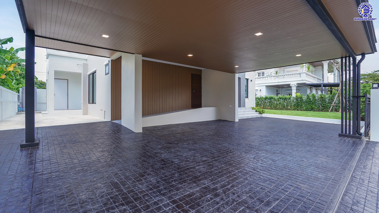 บ้านมือสองตกแต่งใหม่ โครงการ กฤษดานคร20 ปิ่นเกล้า เนื้อที่ 118 ตร.ว. พื้นที่ใช้สอย 425.47 ตร.ม. พร้อมฟังก์ชันจัดเต็ม 4 ห้องนอน 5 ห้องน้ำ 1 ห้องแม่บ้าน จอดรถได้ 3 คัน บนทำเลเชื่อมต่อเมืองอย่างรวดเร็ว ใกล้ทางคู่ขนานลอยฟ้าบรมราชชนนี ทางด่วน "กาญจนาภิเษก" ม.มหิดล เซ็นทรัลปิ่นเกล้า และตลาดสดธนบุรี