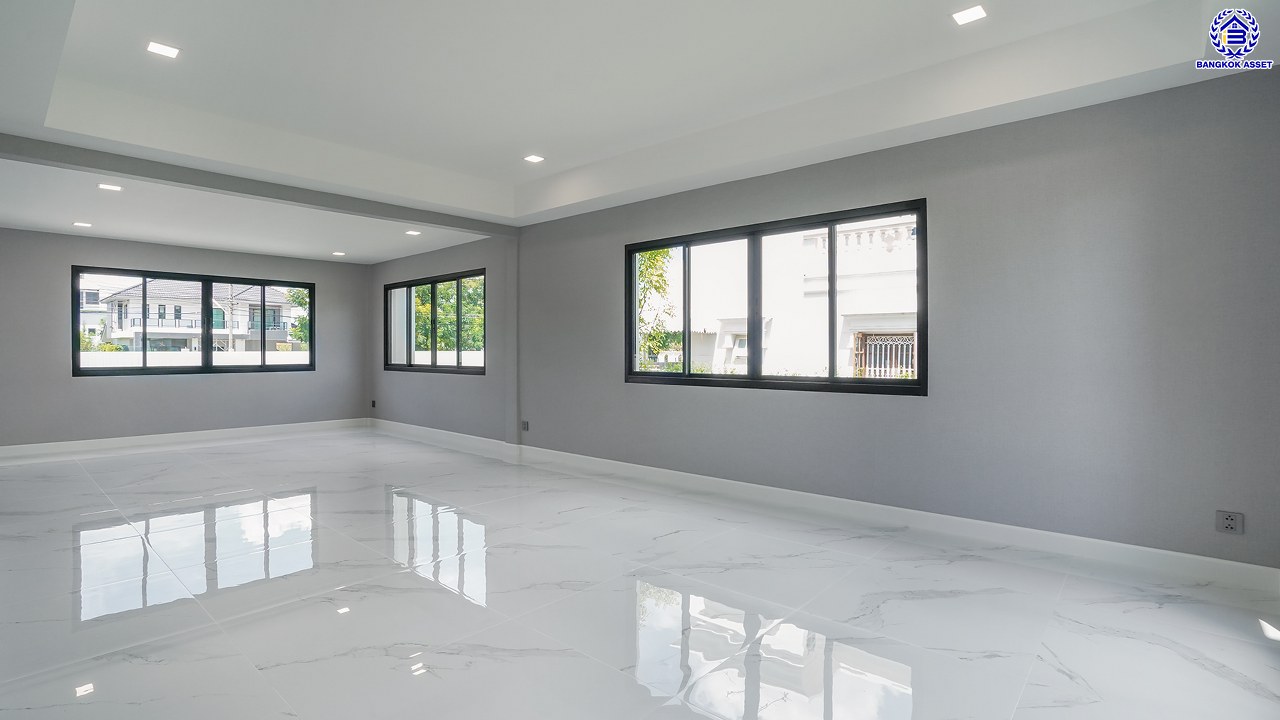 บ้านมือสองตกแต่งใหม่ โครงการ กฤษดานคร20 ปิ่นเกล้า เนื้อที่ 118 ตร.ว. พื้นที่ใช้สอย 425.47 ตร.ม. พร้อมฟังก์ชันจัดเต็ม 4 ห้องนอน 5 ห้องน้ำ 1 ห้องแม่บ้าน จอดรถได้ 3 คัน บนทำเลเชื่อมต่อเมืองอย่างรวดเร็ว ใกล้ทางคู่ขนานลอยฟ้าบรมราชชนนี ทางด่วน "กาญจนาภิเษก" ม.มหิดล เซ็นทรัลปิ่นเกล้า และตลาดสดธนบุรี