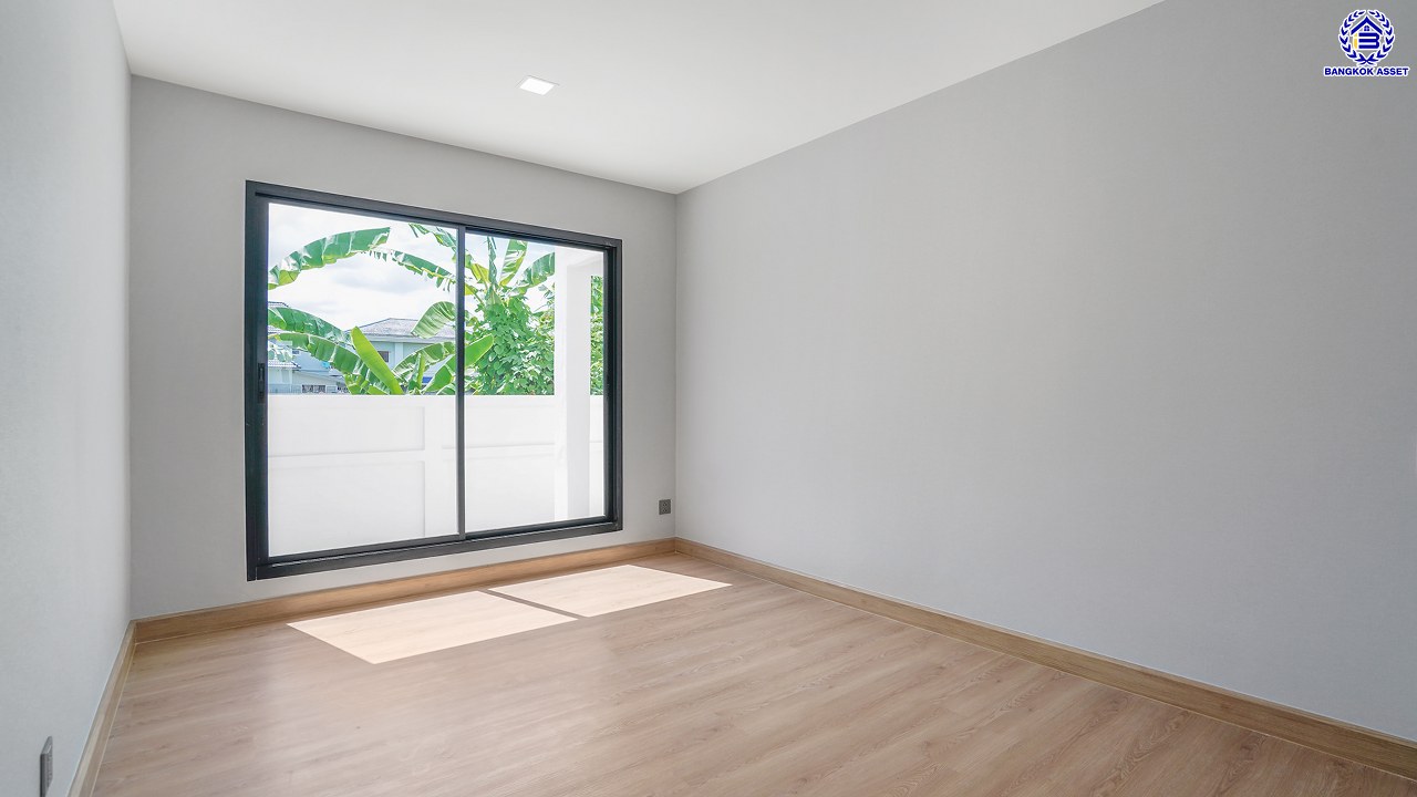 บ้านมือสองตกแต่งใหม่ โครงการ กฤษดานคร20 ปิ่นเกล้า เนื้อที่ 118 ตร.ว. พื้นที่ใช้สอย 425.47 ตร.ม. พร้อมฟังก์ชันจัดเต็ม 4 ห้องนอน 5 ห้องน้ำ 1 ห้องแม่บ้าน จอดรถได้ 3 คัน บนทำเลเชื่อมต่อเมืองอย่างรวดเร็ว ใกล้ทางคู่ขนานลอยฟ้าบรมราชชนนี ทางด่วน "กาญจนาภิเษก" ม.มหิดล เซ็นทรัลปิ่นเกล้า และตลาดสดธนบุรี