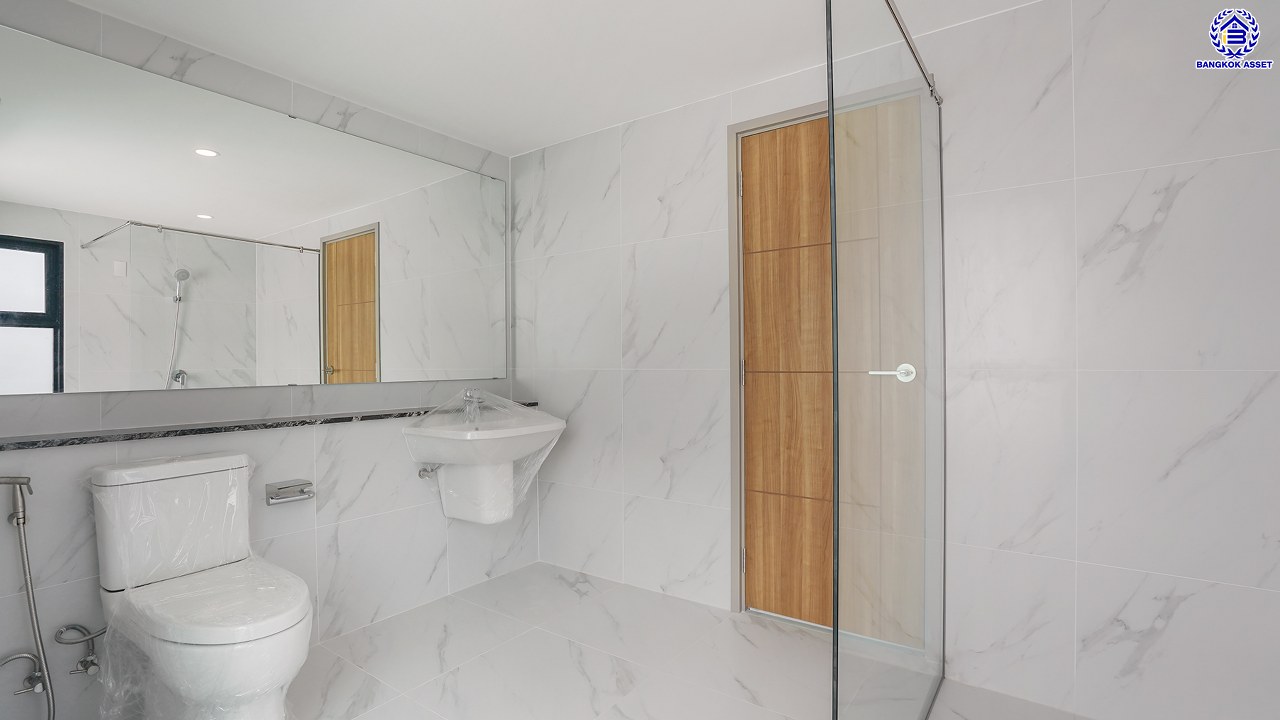 บ้านมือสองตกแต่งใหม่ โครงการ กฤษดานคร20 ปิ่นเกล้า เนื้อที่ 118 ตร.ว. พื้นที่ใช้สอย 425.47 ตร.ม. พร้อมฟังก์ชันจัดเต็ม 4 ห้องนอน 5 ห้องน้ำ 1 ห้องแม่บ้าน จอดรถได้ 3 คัน บนทำเลเชื่อมต่อเมืองอย่างรวดเร็ว ใกล้ทางคู่ขนานลอยฟ้าบรมราชชนนี ทางด่วน "กาญจนาภิเษก" ม.มหิดล เซ็นทรัลปิ่นเกล้า และตลาดสดธนบุรี