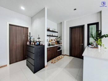 บ้านเดี่ยวมือสองนนทบุรี โครงการ ซื่อตรงพรีเมี่ยม บางบัวทอง เนื้อที่ 64 ตร.ว. พื้นที่ใช้สอย 190 ตร.ม. ฟังก์ชัน 4 ห้องนอน 3 ห้องน้ำ 2 ที่จอดรถ แถมฟรี! เครื่องปรับอากาศ, เครื่องทำน้ำอุ่น พร้อมเข้าอยู่ ทำเลเดินทางสะดวก เชื่อมต่อถนนกาญจนาภิเษก, ถนนปทุมธานี-บางเลน ใกล้รถไฟฟ้าสายสีม่วง "สถานีคลองบางไผ่"