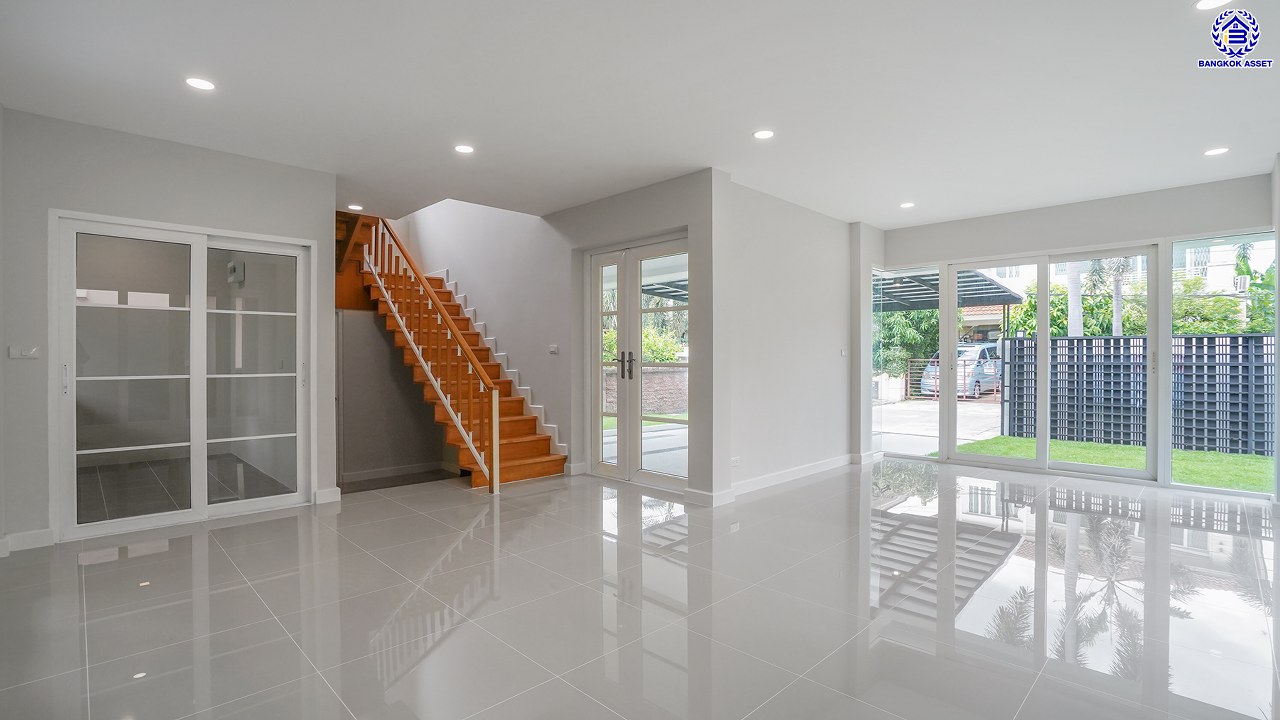 บ้านมือสองตกแต่งใหม่ โครงการ คาซ่าวิลล์ ราชพฤกษ์-รัตนาธิเบศร์2 แบรนด์ Q.House รีโนเวทใหม่พร้อมเข้าอยู่ เนื้อที่ 54 ตร.ว. พื้นที่ใช้สอย 211.55 ตร.ม. ฟังก์ชันจัดเต็ม 4 ห้องนอน 3 ห้องน้ำ จอดรถได้ 2 คัน บนทำเลศักยภาพ ติดถนนราชพฤกษ์ ใกล้รถไฟฟ้าสายสีม่วง "สถานีบางรักน้อยท่าอิฐ" และทางด่วน "ศรีรัช"