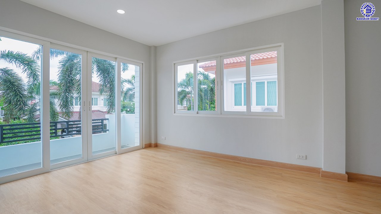 บ้านมือสองตกแต่งใหม่ โครงการ คาซ่าวิลล์ ราชพฤกษ์-รัตนาธิเบศร์2 แบรนด์ Q.House รีโนเวทใหม่พร้อมเข้าอยู่ เนื้อที่ 54 ตร.ว. พื้นที่ใช้สอย 211.55 ตร.ม. ฟังก์ชันจัดเต็ม 4 ห้องนอน 3 ห้องน้ำ จอดรถได้ 2 คัน บนทำเลศักยภาพ ติดถนนราชพฤกษ์ ใกล้รถไฟฟ้าสายสีม่วง "สถานีบางรักน้อยท่าอิฐ" และทางด่วน "ศรีรัช"