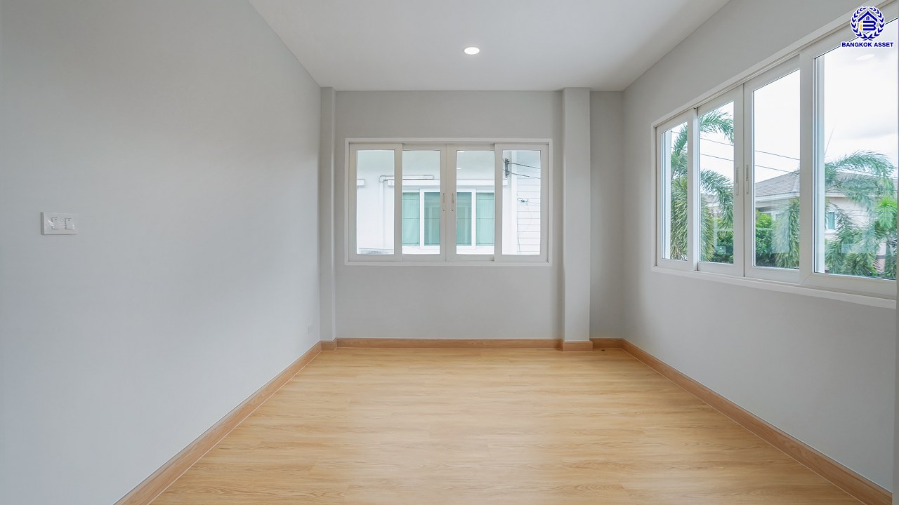 บ้านมือสองตกแต่งใหม่ โครงการ คาซ่าวิลล์ ราชพฤกษ์-รัตนาธิเบศร์2 แบรนด์ Q.House รีโนเวทใหม่พร้อมเข้าอยู่ เนื้อที่ 54 ตร.ว. พื้นที่ใช้สอย 211.55 ตร.ม. ฟังก์ชันจัดเต็ม 4 ห้องนอน 3 ห้องน้ำ จอดรถได้ 2 คัน บนทำเลศักยภาพ ติดถนนราชพฤกษ์ ใกล้รถไฟฟ้าสายสีม่วง "สถานีบางรักน้อยท่าอิฐ" และทางด่วน "ศรีรัช"