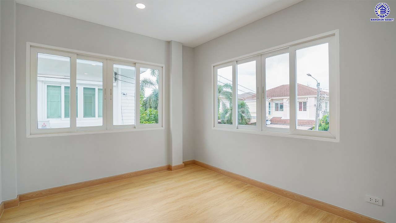 บ้านมือสองตกแต่งใหม่ โครงการ คาซ่าวิลล์ ราชพฤกษ์-รัตนาธิเบศร์2 แบรนด์ Q.House รีโนเวทใหม่พร้อมเข้าอยู่ เนื้อที่ 54 ตร.ว. พื้นที่ใช้สอย 211.55 ตร.ม. ฟังก์ชันจัดเต็ม 4 ห้องนอน 3 ห้องน้ำ จอดรถได้ 2 คัน บนทำเลศักยภาพ ติดถนนราชพฤกษ์ ใกล้รถไฟฟ้าสายสีม่วง "สถานีบางรักน้อยท่าอิฐ" และทางด่วน "ศรีรัช"