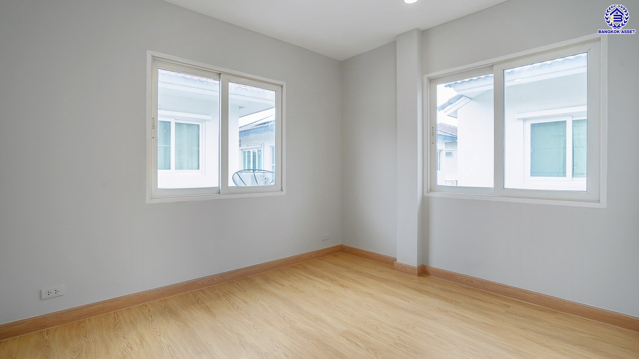 บ้านมือสองตกแต่งใหม่ โครงการ คาซ่าวิลล์ ราชพฤกษ์-รัตนาธิเบศร์2 แบรนด์ Q.House รีโนเวทใหม่พร้อมเข้าอยู่ เนื้อที่ 54 ตร.ว. พื้นที่ใช้สอย 211.55 ตร.ม. ฟังก์ชันจัดเต็ม 4 ห้องนอน 3 ห้องน้ำ จอดรถได้ 2 คัน บนทำเลศักยภาพ ติดถนนราชพฤกษ์ ใกล้รถไฟฟ้าสายสีม่วง "สถานีบางรักน้อยท่าอิฐ" และทางด่วน "ศรีรัช"