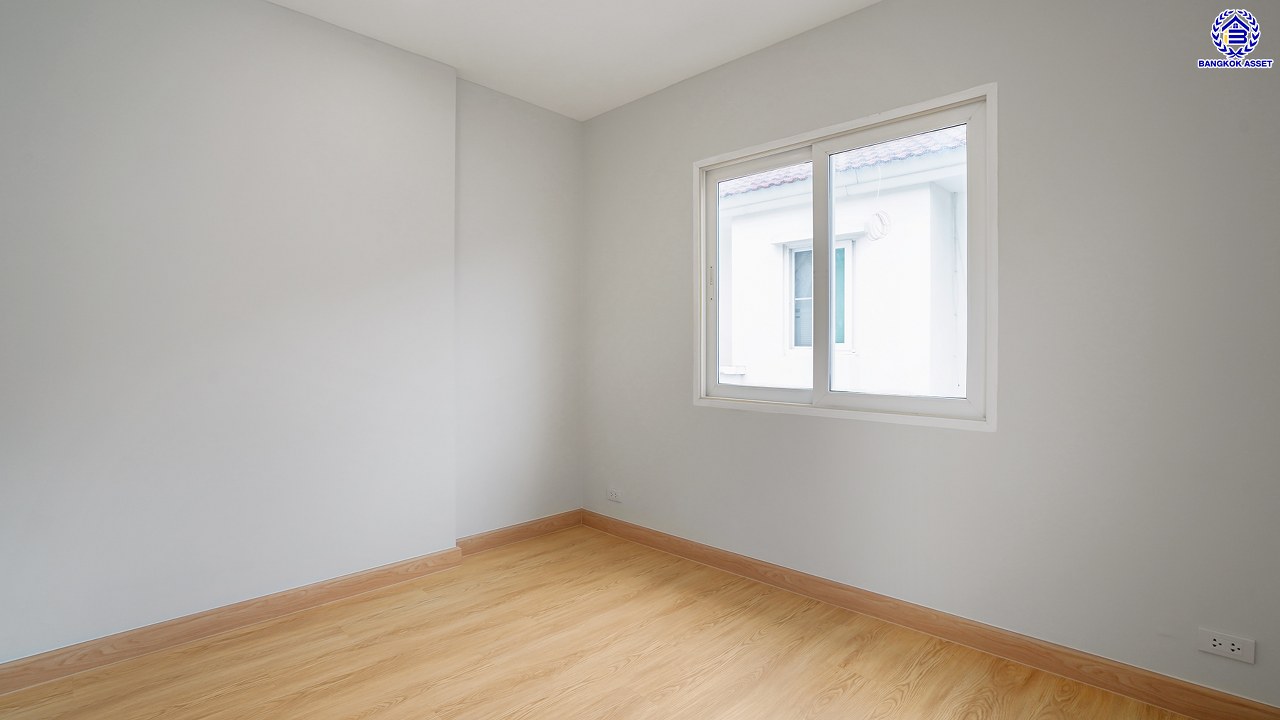 บ้านมือสองตกแต่งใหม่ โครงการ คาซ่าวิลล์ ราชพฤกษ์-รัตนาธิเบศร์2 แบรนด์ Q.House รีโนเวทใหม่พร้อมเข้าอยู่ เนื้อที่ 54 ตร.ว. พื้นที่ใช้สอย 211.55 ตร.ม. ฟังก์ชันจัดเต็ม 4 ห้องนอน 3 ห้องน้ำ จอดรถได้ 2 คัน บนทำเลศักยภาพ ติดถนนราชพฤกษ์ ใกล้รถไฟฟ้าสายสีม่วง "สถานีบางรักน้อยท่าอิฐ" และทางด่วน "ศรีรัช"