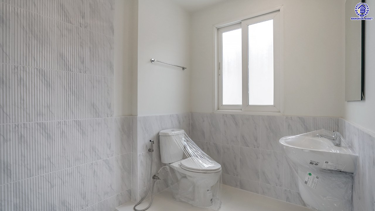 บ้านมือสองตกแต่งใหม่ โครงการ คาซ่าวิลล์ ราชพฤกษ์-รัตนาธิเบศร์2 แบรนด์ Q.House รีโนเวทใหม่พร้อมเข้าอยู่ เนื้อที่ 54 ตร.ว. พื้นที่ใช้สอย 211.55 ตร.ม. ฟังก์ชันจัดเต็ม 4 ห้องนอน 3 ห้องน้ำ จอดรถได้ 2 คัน บนทำเลศักยภาพ ติดถนนราชพฤกษ์ ใกล้รถไฟฟ้าสายสีม่วง "สถานีบางรักน้อยท่าอิฐ" และทางด่วน "ศรีรัช"