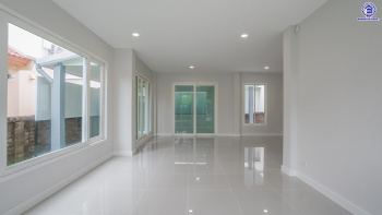 บ้านมือสองตกแต่งใหม่ โครงการ คาซ่าวิลล์ ราชพฤกษ์-รัตนาธิเบศร์2 แบรนด์ Q.House รีโนเวทใหม่พร้อมเข้าอยู่ เนื้อที่ 54 ตร.ว. พื้นที่ใช้สอย 211.55 ตร.ม. ฟังก์ชันจัดเต็ม 4 ห้องนอน 3 ห้องน้ำ จอดรถได้ 2 คัน บนทำเลศักยภาพ ติดถนนราชพฤกษ์ ใกล้รถไฟฟ้าสายสีม่วง "สถานีบางรักน้อยท่าอิฐ" และทางด่วน "ศรีรัช"