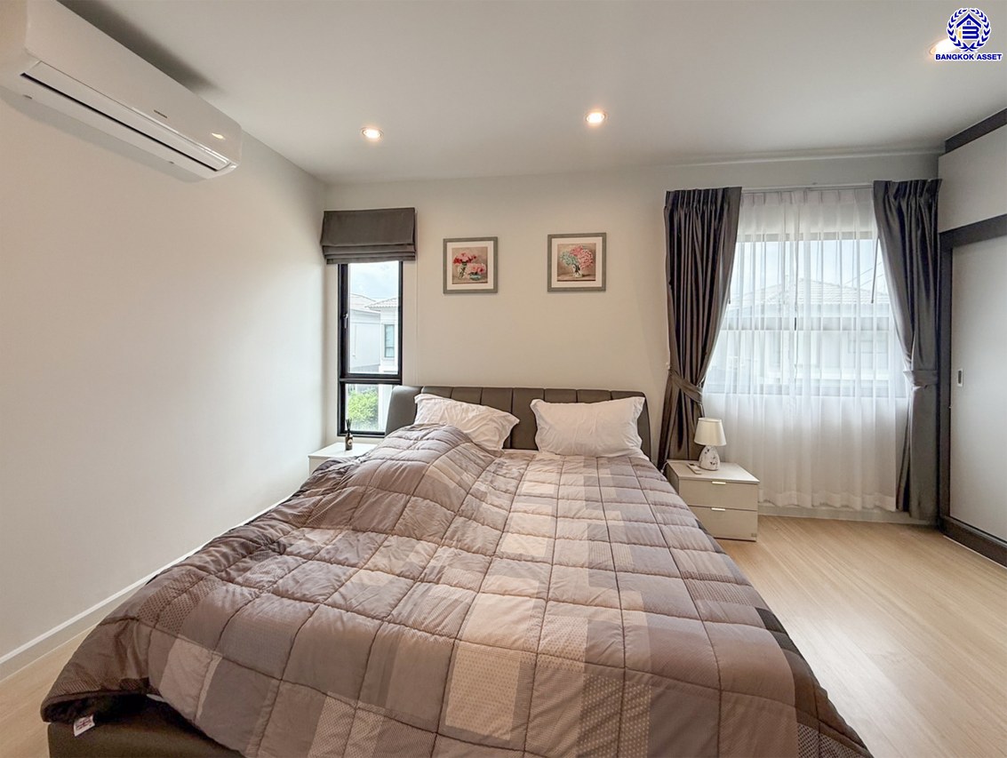 บ้านแฝดมือสองย่านนนทบุรี โครงการ คณาสิริ ศาลายา-ปิ่นเกล้า เนื้อที่ 35 ตร.ว. พื้นที่ใช้สอย 130 ตร.ม. ฟังก์ชัน 3 ห้องนอน 3 ห้องน้ำ 2 ที่จอดรถ แถมฟรี เครื่องปรับอากาศ โครงการบนทำเลดี เชื่อมต่อถนนสำเร็จพัฒนา ถนนกาญจนาภิเษก ซอยกันตนา และใกล้จุดขึ้นทางด่วน "ศรีรัช"