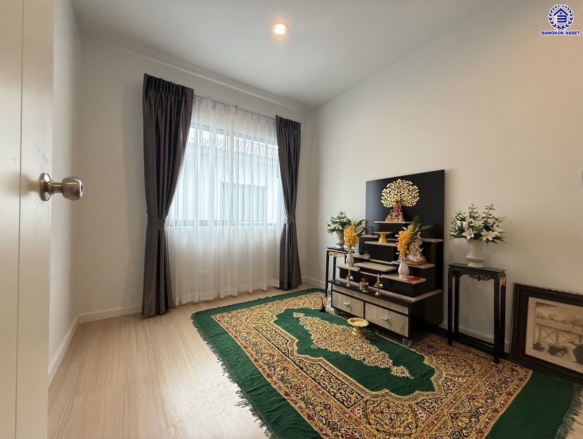 บ้านแฝดมือสองย่านนนทบุรี โครงการ คณาสิริ ศาลายา-ปิ่นเกล้า เนื้อที่ 35 ตร.ว. พื้นที่ใช้สอย 130 ตร.ม. ฟังก์ชัน 3 ห้องนอน 3 ห้องน้ำ 2 ที่จอดรถ แถมฟรี เครื่องปรับอากาศ โครงการบนทำเลดี เชื่อมต่อถนนสำเร็จพัฒนา ถนนกาญจนาภิเษก ซอยกันตนา และใกล้จุดขึ้นทางด่วน "ศรีรัช"