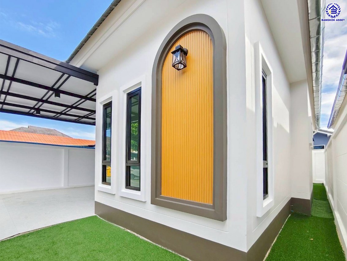 บ้านแฝดมือสองนนทบุรี โครงการ มิตรประชา ติวานนท์ เนื้อที่ 40 ตร.ว. พื้นที่ใช้สอย 100 ตร.ม. ฟังก์ชัน 3 ห้องนอน 2 ห้องน้ำ 2 ที่จอดรถ ตกแต่งใหม่พร้อมเข้าอยู่ บนทำเลดี เชื่อมต่อถนนติวานนท์ ถนนศรีสมาน ถนนเลี่ยงเมือง-ปากเกร็ด ถนนสรงประภา และจุดขึ้นทางด่วน "ศรีรัช" จองเลย!