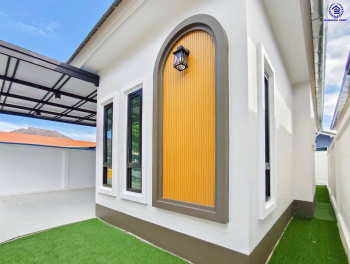 บ้านแฝดมือสองนนทบุรี โครงการ มิตรประชา ติวานนท์ เนื้อที่ 40 ตร.ว. พื้นที่ใช้สอย 100 ตร.ม. ฟังก์ชัน 3 ห้องนอน 2 ห้องน้ำ 2 ที่จอดรถ ตกแต่งใหม่พร้อมเข้าอยู่ บนทำเลดี เชื่อมต่อถนนติวานนท์ ถนนศรีสมาน ถนนเลี่ยงเมือง-ปากเกร็ด ถนนสรงประภา และจุดขึ้นทางด่วน "ศรีรัช" จองเลย!