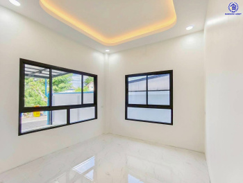 บ้านแฝดมือสองนนทบุรี โครงการ มิตรประชา ติวานนท์ เนื้อที่ 40 ตร.ว. พื้นที่ใช้สอย 100 ตร.ม. ฟังก์ชัน 3 ห้องนอน 2 ห้องน้ำ 2 ที่จอดรถ ตกแต่งใหม่พร้อมเข้าอยู่ บนทำเลดี เชื่อมต่อถนนติวานนท์ ถนนศรีสมาน ถนนเลี่ยงเมือง-ปากเกร็ด ถนนสรงประภา และจุดขึ้นทางด่วน "ศรีรัช" จองเลย!