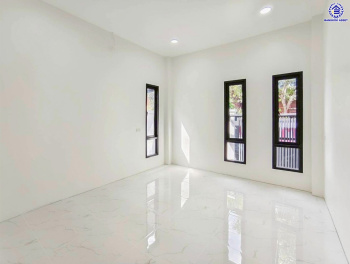 บ้านแฝดมือสองนนทบุรี โครงการ มิตรประชา ติวานนท์ เนื้อที่ 40 ตร.ว. พื้นที่ใช้สอย 100 ตร.ม. ฟังก์ชัน 3 ห้องนอน 2 ห้องน้ำ 2 ที่จอดรถ ตกแต่งใหม่พร้อมเข้าอยู่ บนทำเลดี เชื่อมต่อถนนติวานนท์ ถนนศรีสมาน ถนนเลี่ยงเมือง-ปากเกร็ด ถนนสรงประภา และจุดขึ้นทางด่วน "ศรีรัช" จองเลย!