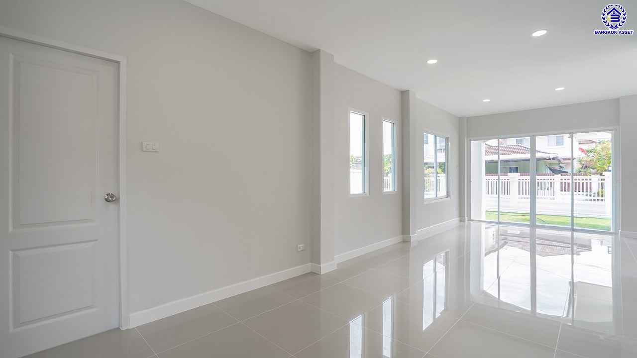 บ้านมือสองตกแต่งใหม่ โครงการ ประดับดาว5-6 ท่าอิฐ บ้านเดี่ยวหลังมุม ตกแต่งครบครัน พร้อมเข้าอยู่ บนเนื้อที่ 60.6 ตร.ว. พื้นที่ใช้สอย 141.81 ตร.ม. พร้อมฟังก์ชัน 4 ห้องนอน 2 ห้องน้ำ จอดรถได้ 2 คัน พื้นที่ใช้สอยกว้างขวาง บนทำเลที่ดีที่สุด เชื่อมต่อได้หลายเส้นทาง ใกล้รถไฟฟ้าสายสีม่วง "สถานีบางรักน้อยท่าอิฐ"