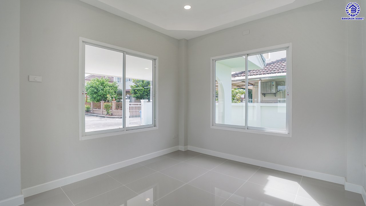 บ้านมือสองตกแต่งใหม่ โครงการ ประดับดาว5-6 ท่าอิฐ บ้านเดี่ยวหลังมุม ตกแต่งครบครัน พร้อมเข้าอยู่ บนเนื้อที่ 60.6 ตร.ว. พื้นที่ใช้สอย 141.81 ตร.ม. พร้อมฟังก์ชัน 4 ห้องนอน 2 ห้องน้ำ จอดรถได้ 2 คัน พื้นที่ใช้สอยกว้างขวาง บนทำเลที่ดีที่สุด เชื่อมต่อได้หลายเส้นทาง ใกล้รถไฟฟ้าสายสีม่วง "สถานีบางรักน้อยท่าอิฐ"