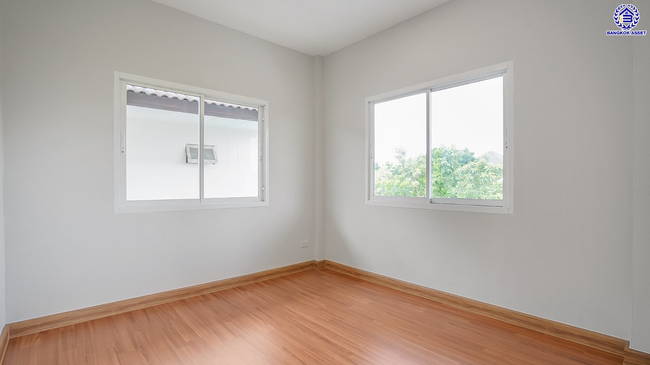 บ้านมือสองตกแต่งใหม่ โครงการ ประดับดาว5-6 ท่าอิฐ บ้านเดี่ยวหลังมุม ตกแต่งครบครัน พร้อมเข้าอยู่ บนเนื้อที่ 60.6 ตร.ว. พื้นที่ใช้สอย 141.81 ตร.ม. พร้อมฟังก์ชัน 4 ห้องนอน 2 ห้องน้ำ จอดรถได้ 2 คัน พื้นที่ใช้สอยกว้างขวาง บนทำเลที่ดีที่สุด เชื่อมต่อได้หลายเส้นทาง ใกล้รถไฟฟ้าสายสีม่วง "สถานีบางรักน้อยท่าอิฐ"