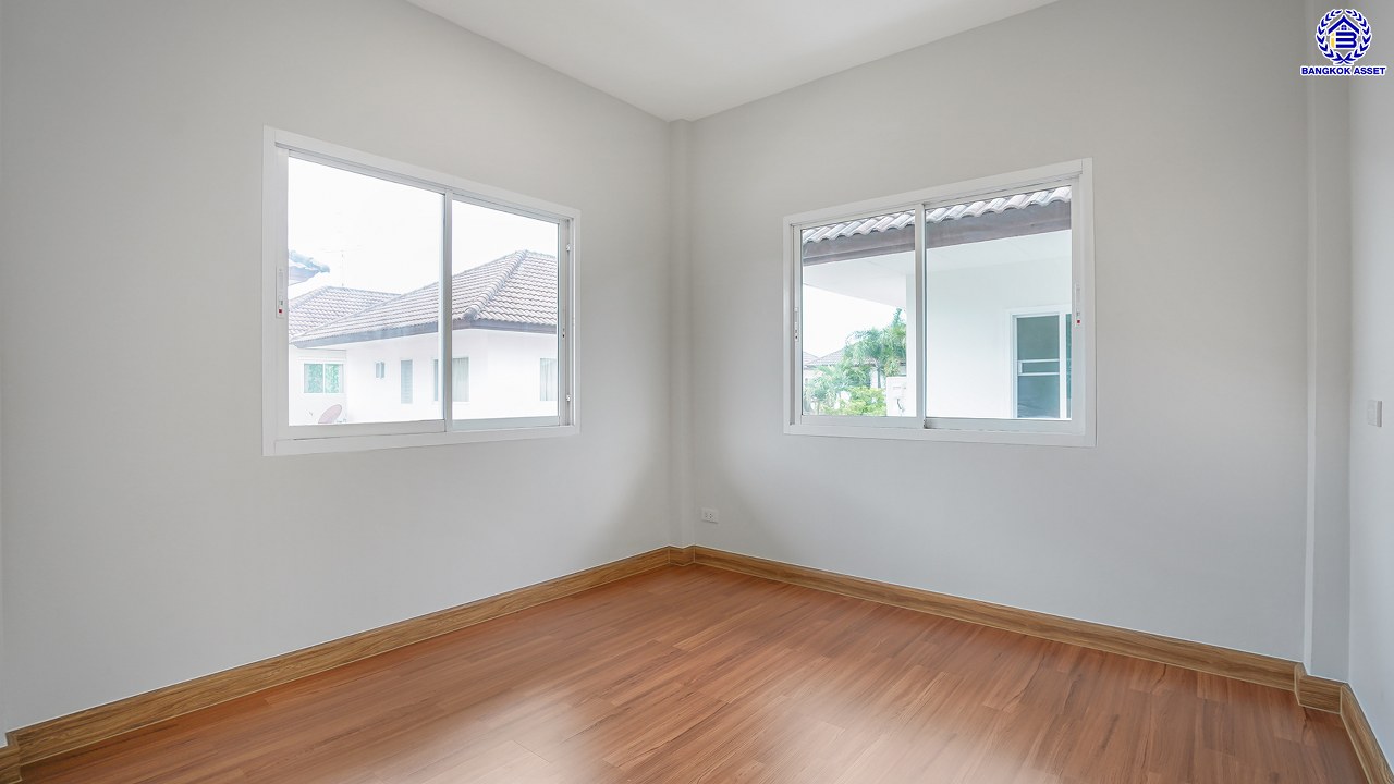 บ้านมือสองตกแต่งใหม่ โครงการ ประดับดาว5-6 ท่าอิฐ บ้านเดี่ยวหลังมุม ตกแต่งครบครัน พร้อมเข้าอยู่ บนเนื้อที่ 60.6 ตร.ว. พื้นที่ใช้สอย 141.81 ตร.ม. พร้อมฟังก์ชัน 4 ห้องนอน 2 ห้องน้ำ จอดรถได้ 2 คัน พื้นที่ใช้สอยกว้างขวาง บนทำเลที่ดีที่สุด เชื่อมต่อได้หลายเส้นทาง ใกล้รถไฟฟ้าสายสีม่วง "สถานีบางรักน้อยท่าอิฐ"