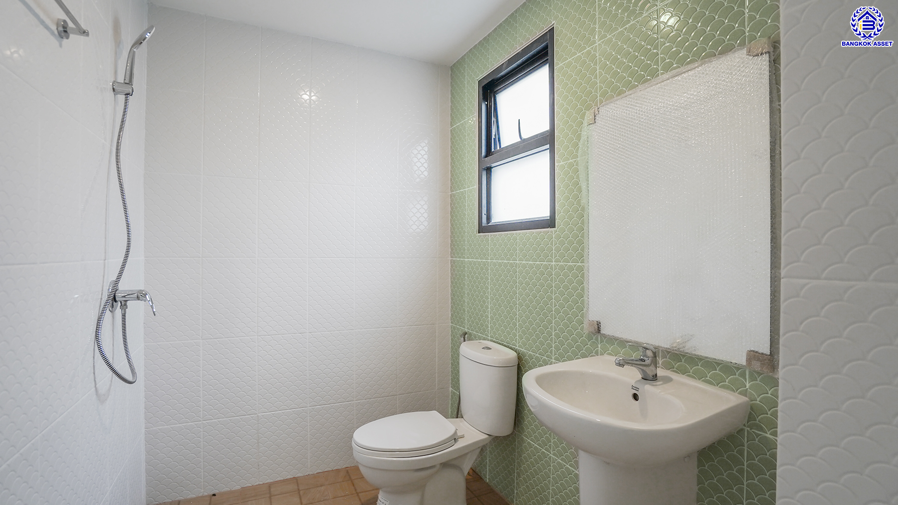 บ้านมือสองตกแต่งใหม่ใจกลางเมือง! โครงการ บ้านสวนทิปโก้ ประชาชื่น (ใกล้แยกประชานุกูล) เนื้อที่ 22.3 ตร.ว. 127.38 ตร.ม. พร้อมฟังก์ชัน 3 ห้องนอน 2 ห้องน้ำ จอดรถได้ 2 คัน บนทำเลศักยภาพ ใกล้รถไฟฟ้าสายสีม่วง "สถานีวงศ์สว่าง" และจุดขึ้นทางด่วน "ประชานุกูล" เพียง 5 นาที...