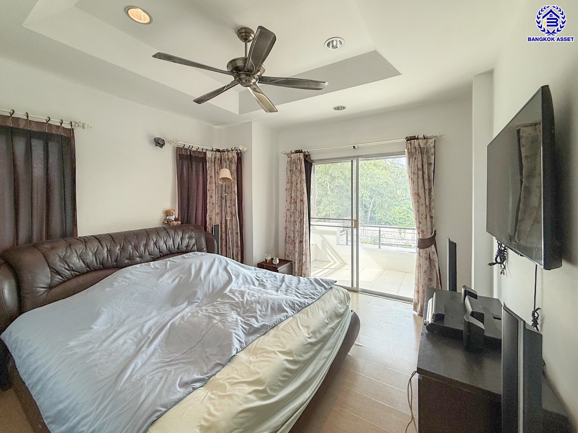 บ้านเดี่ยวมือสองนนทบุรี โครงการ เดอะซิตี้ รัตนาธิเบศร์-แคราย หลังมุม เนื้อที่ 84.40 ตร.ว. พื้นที่ใช้สอย 180 ตร.ม.ฟังก์ชัน 4 ห้องนอน 3 ห้องน้ำ จอดรถได้ถึง 10 คัน บนทำเลศักยภาพ ติดถนนรัตนาธิเบศร์ เชื่อมต่อถนนงามวงศ์วาน, ถนนติวานนท์ และ ใกล้รถไฟฟ้าสายสีม่วง "สถานีสะพานพระนั่งเกล้า"