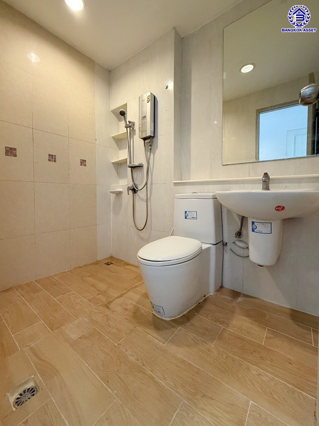 บ้านเดี่ยวมือสองนนทบุรี โครงการ เดอะซิตี้ รัตนาธิเบศร์-แคราย หลังมุม เนื้อที่ 84.40 ตร.ว. พื้นที่ใช้สอย 180 ตร.ม.ฟังก์ชัน 4 ห้องนอน 3 ห้องน้ำ จอดรถได้ถึง 10 คัน บนทำเลศักยภาพ ติดถนนรัตนาธิเบศร์ เชื่อมต่อถนนงามวงศ์วาน, ถนนติวานนท์ และ ใกล้รถไฟฟ้าสายสีม่วง "สถานีสะพานพระนั่งเกล้า"