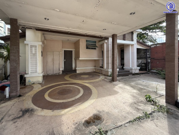 บ้านเดี่ยวมือสองนนทบุรี โครงการ เดอะซิตี้ รัตนาธิเบศร์-แคราย หลังมุม เนื้อที่ 84.40 ตร.ว. พื้นที่ใช้สอย 180 ตร.ม.ฟังก์ชัน 4 ห้องนอน 3 ห้องน้ำ จอดรถได้ถึง 10 คัน บนทำเลศักยภาพ ติดถนนรัตนาธิเบศร์ เชื่อมต่อถนนงามวงศ์วาน, ถนนติวานนท์ และ ใกล้รถไฟฟ้าสายสีม่วง "สถานีสะพานพระนั่งเกล้า"